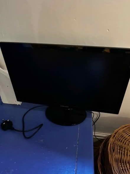 Photo of free 22 inch computer Monitor (Hertford SG13) #1