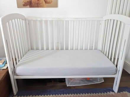 Photo of free White drop-side cot (New Cross SE14) #1