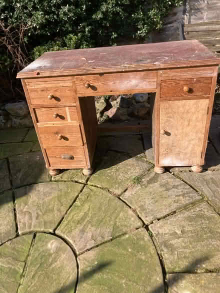 Photo of free Work bench/Desk (Welwyn Garden City AL7) #1
