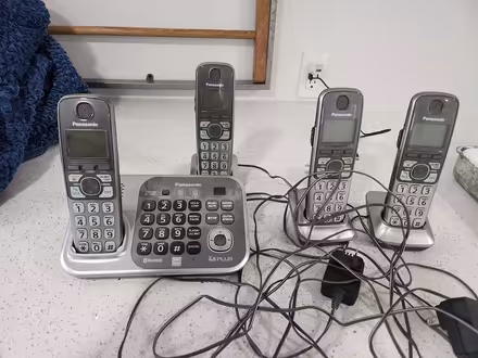 Photo of free 4 handset phone (Maple Leaf / Northgate) #1
