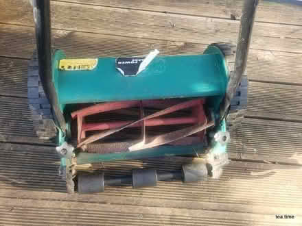 Photo of free Manual Lawn Mower (Purley on Thames RG31) #2