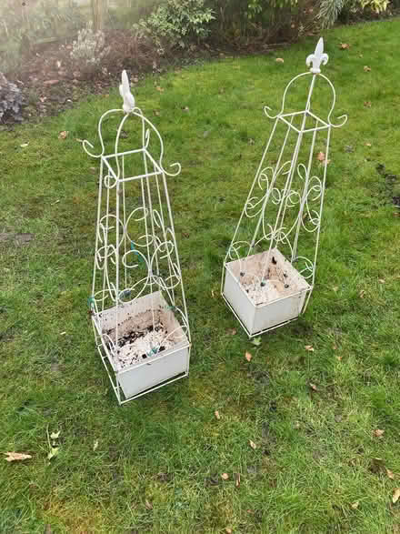 Photo of free Pots/Planters/Hanging Baskets (West Common AL5) #2