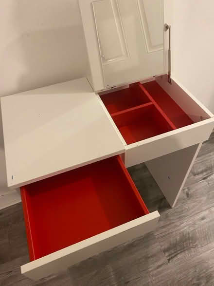 Photo of free Dressing table and chair (Eastwood (G43)) #1