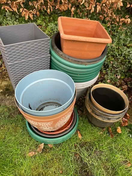 Photo of free Pots/Planters/Hanging Baskets (West Common AL5) #1