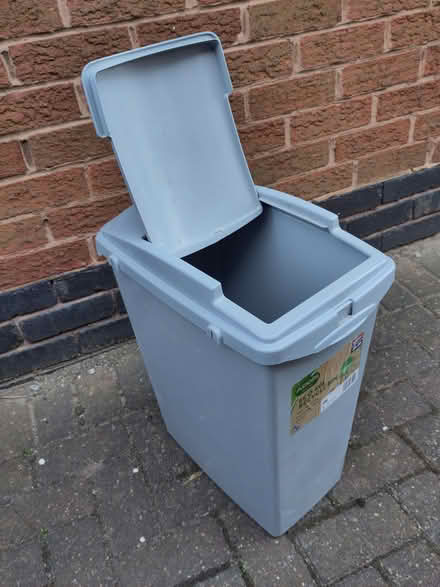 Photo of free nearly new kitchen bin (Bolsover S44) #1