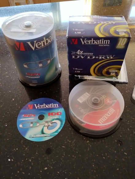 Photo of free CD-Rs and DVD +RW (Bricket Wood AL2) #1