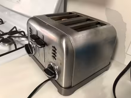 Photo of free 4 slice toaster (Roncesvalles) #1