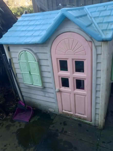 Photo of free Little tykes house (Abingdon Oxfordshire) #1