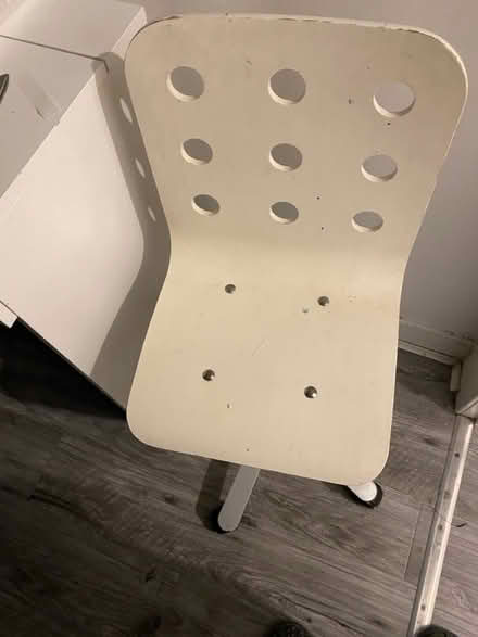 Photo of free Dressing table and chair (Eastwood (G43)) #4