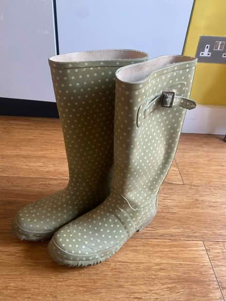 Photo of free Used wellies - plenty of life - sz7 (Shakspeare Walk, N16) #1
