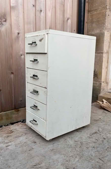 Photo of free Drawer unit. (Bloomfield) #1