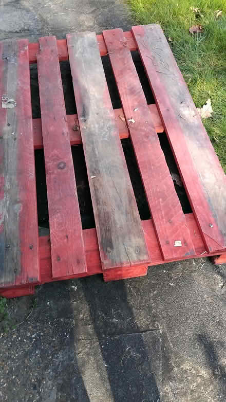 Photo of free Wooden pallet (Purley CR8) #1