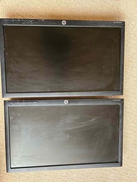 Photo of free 2 Hp p221 computer screens vga (Bierton Aylesbury) #3
