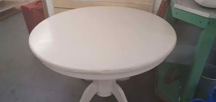 Photo of free Round dining table (Shepherds Bush W12) #2
