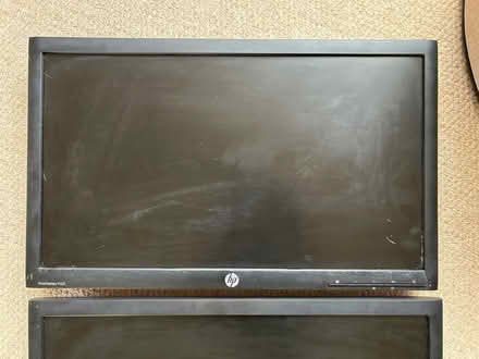 Photo of free 2 Hp p221 computer screens vga (Bierton Aylesbury) #2