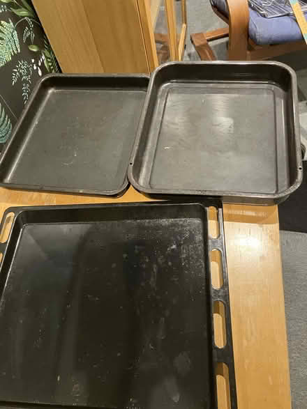 Photo of free 3 Large roasting trays and 1 pizza tray (Micklefield HP13) #1