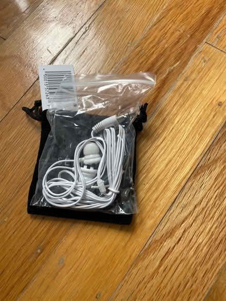 Photo of free Sephora ear buds (Pleasanton Val Vista) #1