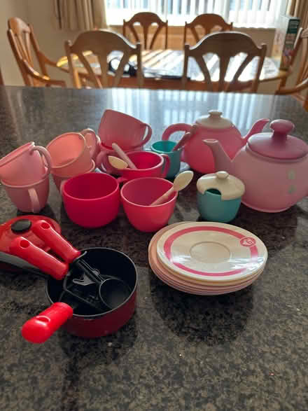 Photo of free Child’s tea set (Basildon SS16) #1
