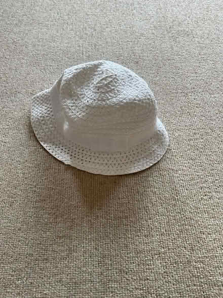 Photo of free White sun hat, suitable for Easter bonnet making? (Leckhampton GL53) #1