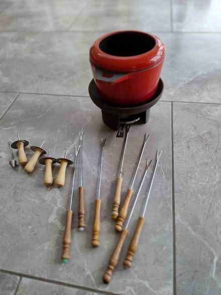 Photo of free Cast Iron Fondue Set with Forks (CT21) #3