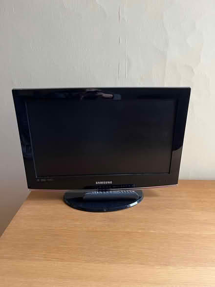 Photo of free Small Samsung TV with remote, preloved. (Wheathampstead AL4) #1