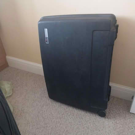 Photo of free 4 suitcases (Chelsfield BR6) #2