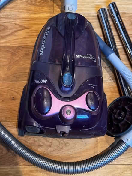 Photo of free Electrolux bagless vacuum clener (SE15 Peckham) #3