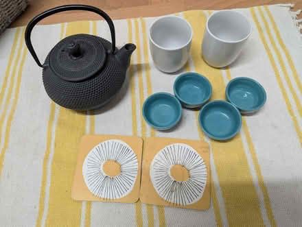 Photo of free teapot and cups , cutlery tray (dagenham rm9 5yn) #2