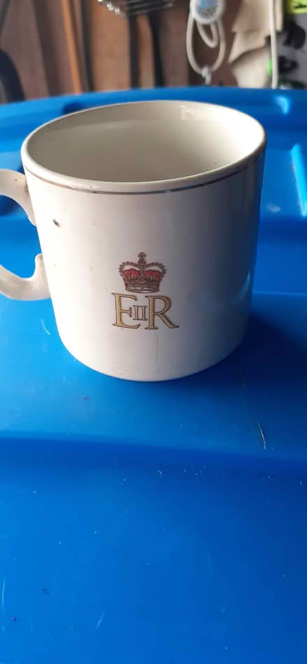 Photo of free Coronation mug, Elizabeth the 2nd (Livingston EH54) #2