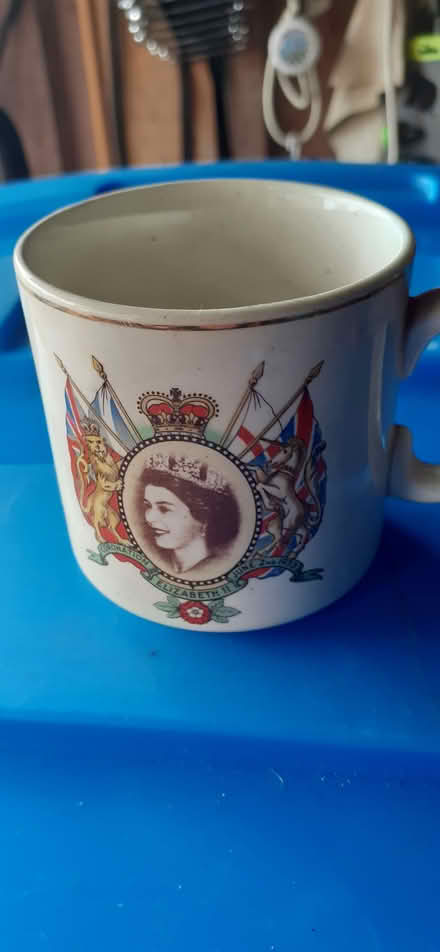 Photo of free Coronation mug, Elizabeth the 2nd (Livingston EH54) #1