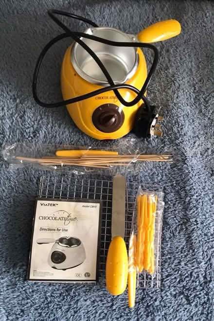 Photo of free Chocolate/Cheese Fondue Set (Willaston CH64) #3