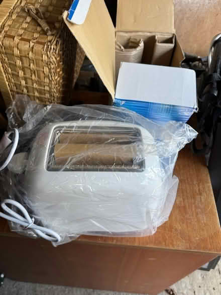Photo of free Hinari Toaster white unused (Warlingham CR6) #2