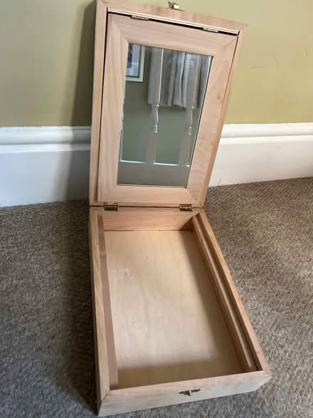 Photo of free Pine box with mirror (Windsor SL4) #3