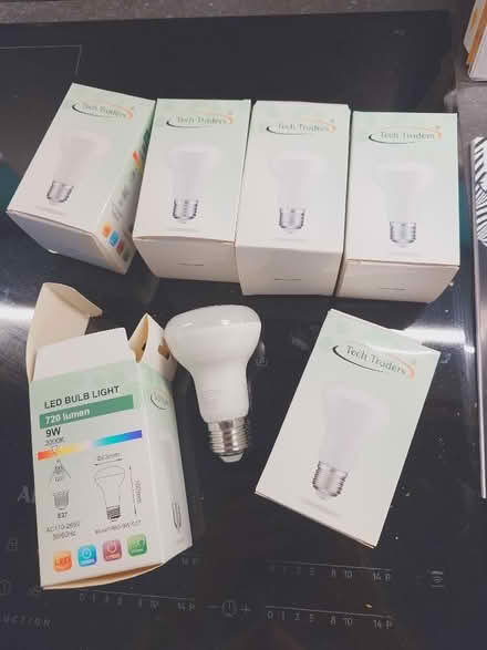 Photo of free 6 Screw fit E27 LED light bulbs used in boxes. (Castle MK40) #1