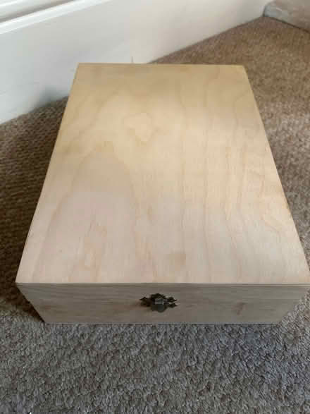 Photo of free Pine box with mirror (Windsor SL4) #2