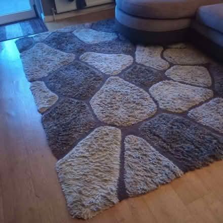 Photo of free Area rug in shades of brown, 230cm x 160cm (Barnes SW13) #1