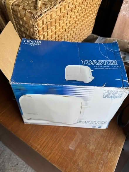 Photo of free Hinari Toaster white unused (Warlingham CR6) #1