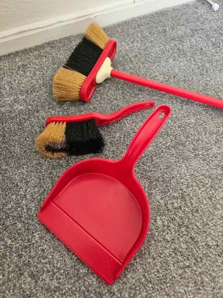 Photo of free Vintage Child Sized Broom & Dustpan Set (Bexhill TN39) #2