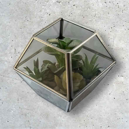 Photo of free Ornament (St. Giles LN2) #1