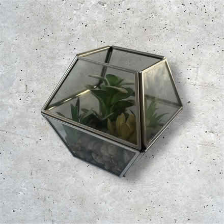 Photo of free Ornament (St. Giles LN2) #2