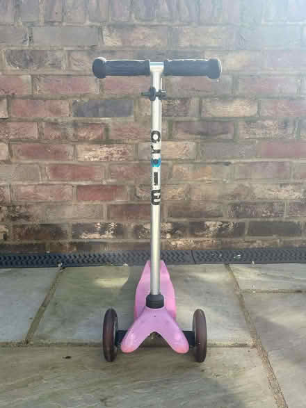 Photo of free Pink 3 kid's wheeled scooter (Sundridge TN14) #2