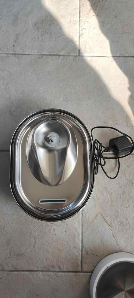 Photo of free Cat food distributor, cat fountain (D04EA40) #4