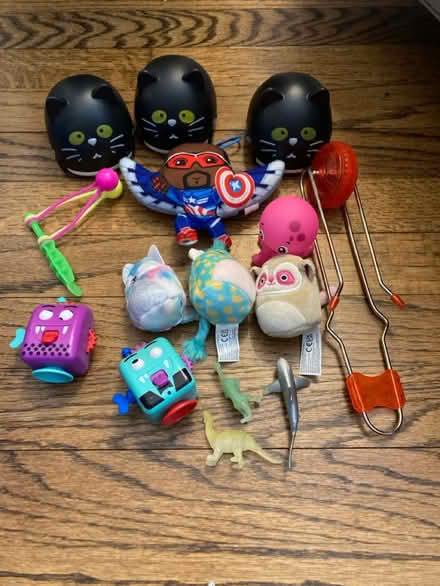 Photo of free Lots of trinkets/small toys (Loh Park in Tarrytown) #1