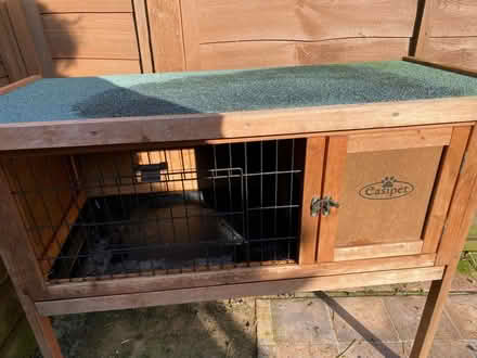 Photo of free Small rabbit or Guinea pig hutch (Southborough TN4) #1