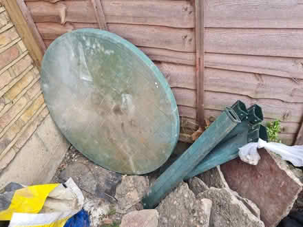 Photo of free Plastic garden table (N15 next to Chestnuts Park) #2