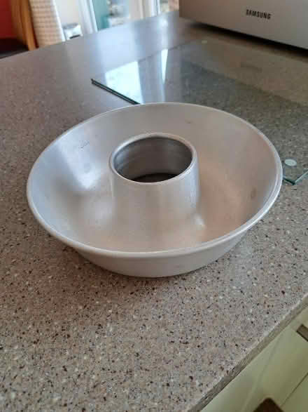 Photo of free Ring cake tin (Telford and Wrekin TF7) #1