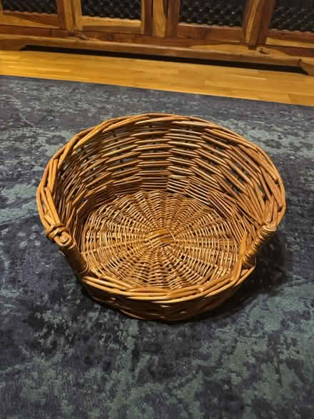 Photo of free Small wicker cat/dog basket (W1K) #1