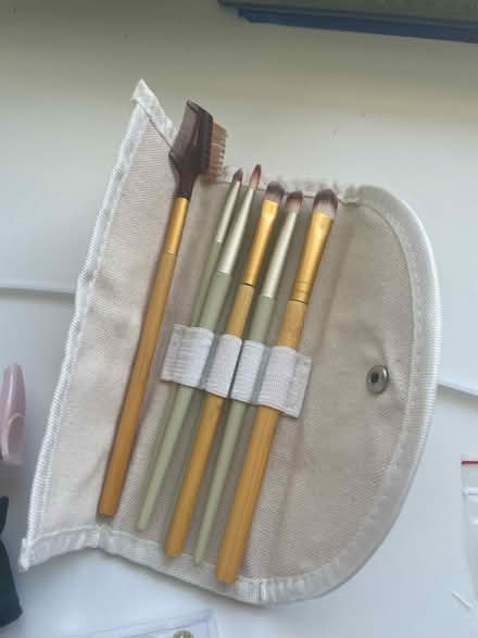 Photo of free Used makeup brushes and hair ties (HP13) #4