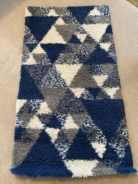 Photo of free Rug, blue, grey and white (Orpington, BR6 9) #1