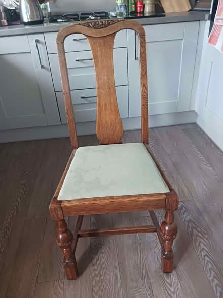 Photo of free Antique oak dining chairs x4 (Ellesmere Port CH65) #3
